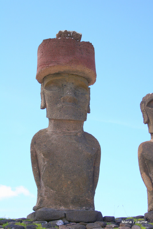 Moai amb pukao a l’ahu Tongariki
